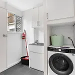 Gold Coast Waterfront Townhouse Broadbeach Waters