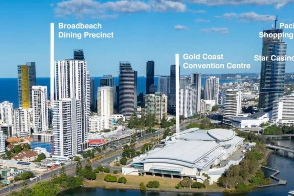 Waterfront Townhouse Broadbeach Waters Holiday home Gold Coast