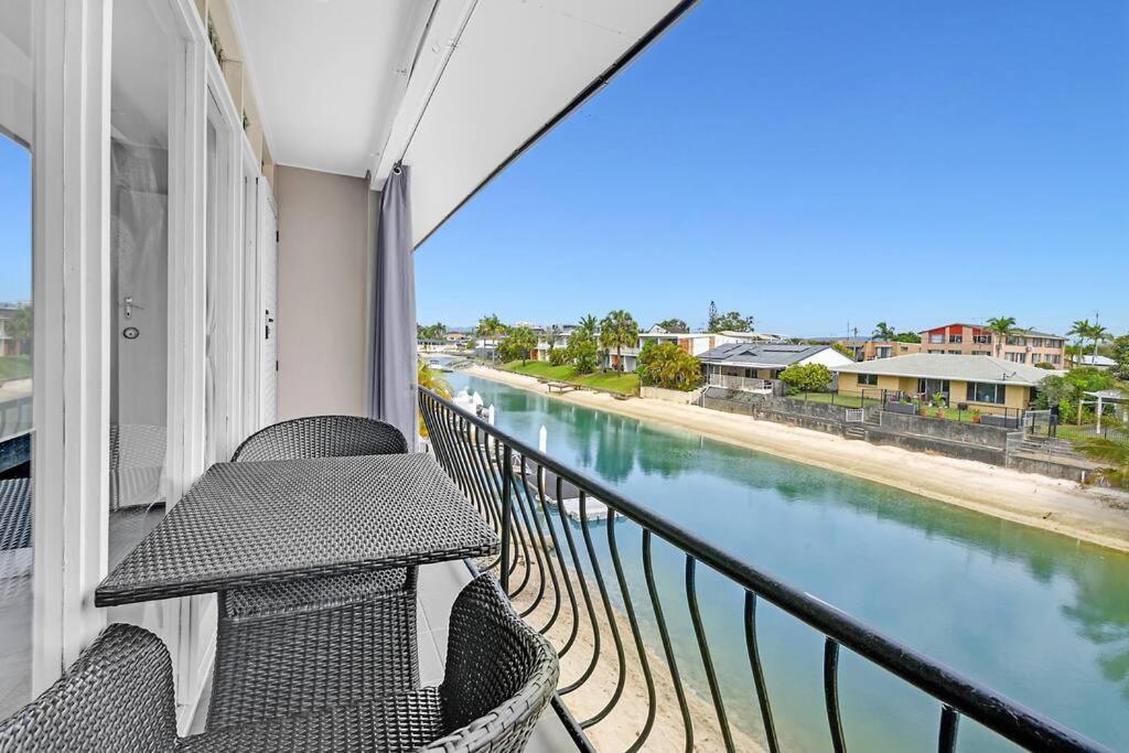 Waterfront Townhouse Broadbeach Waters *
