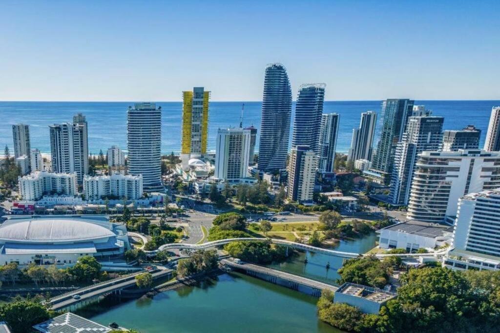 Waterfront Townhouse Broadbeach Waters